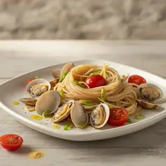 Spaghetti di soia con vongole e pomodorini