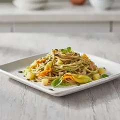 Spaghetti integrali con fiori e crema di zucchine