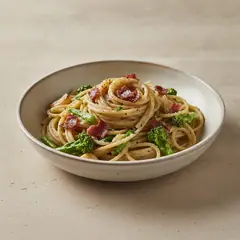 Spaghetti integrali con ricotta, broccoletti e speck croccante