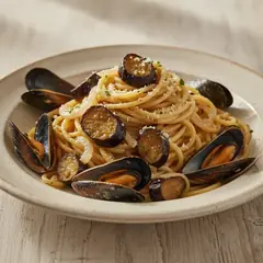 Spaghetti melanzane, pecorino e cozze