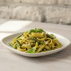 Tagliatelle agli asparagi e pesto