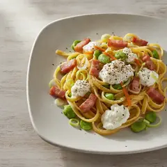 Tagliatelle fave e stracciatella