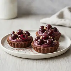 Tartellette al cacao e amarene