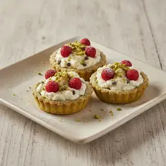 Tartellette al pistacchio, ricotta e fragoline di bosco