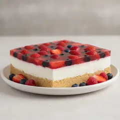 Torta di yogurt con gelatina di fragole e frutti di bosco