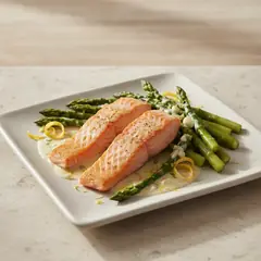 Tranci di salmone con asparagi e panna