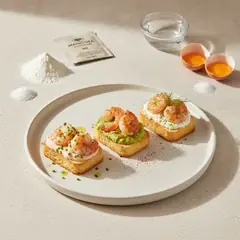 Tris di canapè di pan brioche con gamberi